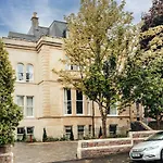 Redland Suites - Apartment 8
